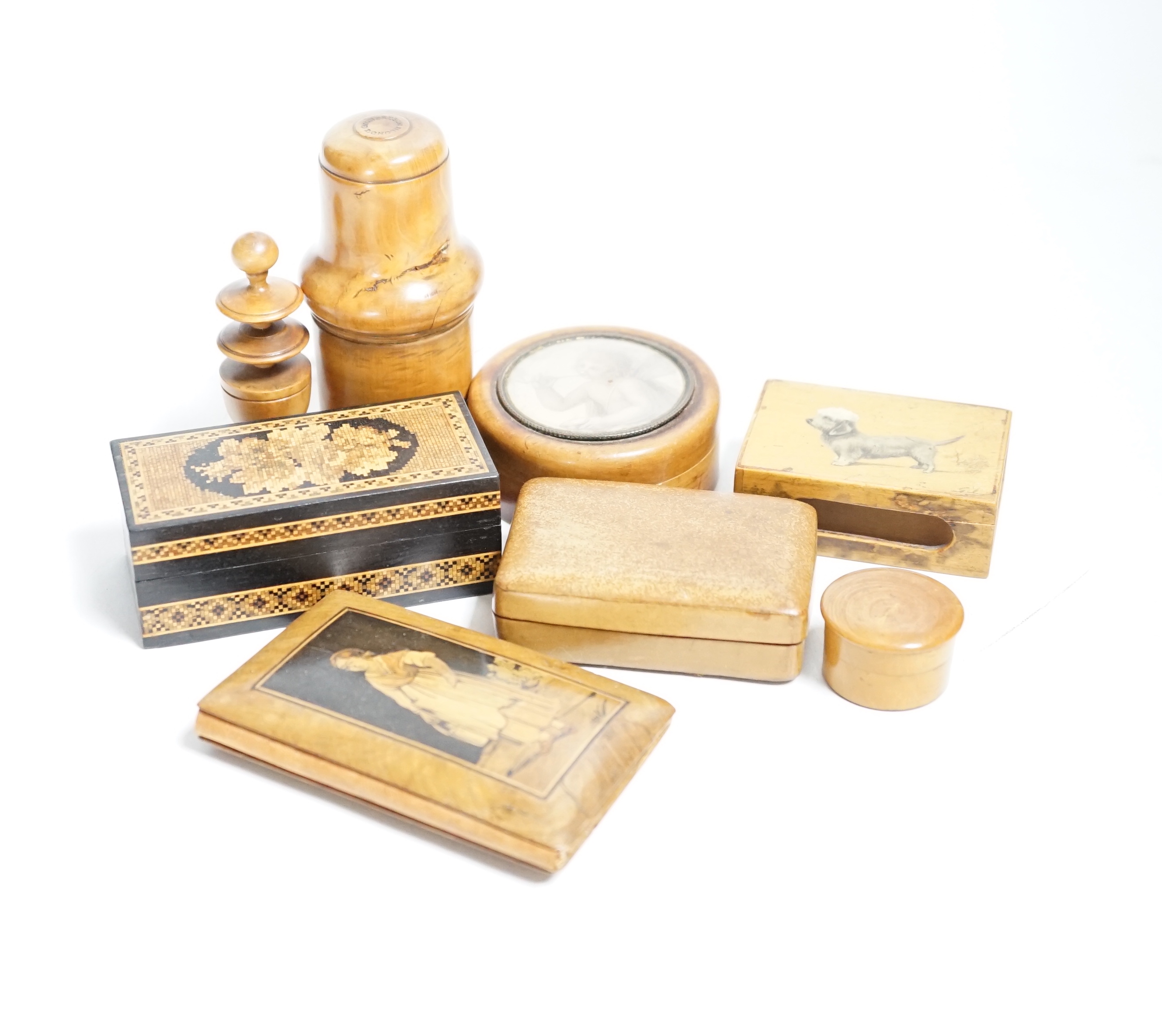 A mixed collection of small treen items and boxes to include a miniature dominos set, a Tunbridge ware ring box, etc.